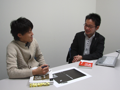 岡崎良徳さん&担当編集:秦 岡崎良徳さん&担当編集:秦