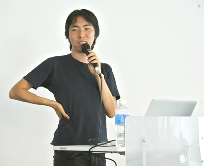 iPhoneアプリ作家の深津貴之氏。ブログ「fladdict.net」で日々さまざまな考えを綴っている。