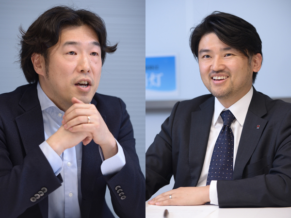 左から、電通アイソバー株式会社 プラットフォームデベロップメント部 バイス プレジデント 岡田宗久氏、アドビ システムズ アドビ グローバル サービス統括本部 コンサルティングサービス本部 DMSコンサルティング部部長 祖谷考克氏