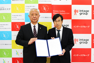 写真左:横浜市立大学理事長 二見良之氏写真右:インテージホールディングス 代表取締役社長 宮首賢治氏