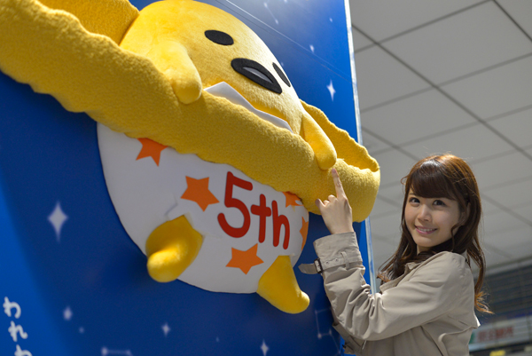 幅138cmのビッグ“ぐでたま”もお出迎え