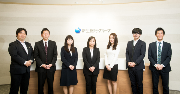 左から、株式会社アプラス マーケティング部 マネジャー藤井浩樹さん/システム開発部 マネジャー 友清 将司さん/マーケティング部 マネジャー 白水 明子さん/マーケティング部 マネジャー 塩澤 鮎子さん/マーケティング部 マネジャー 松村 絵美さん/マーケティング部 吉田 直志さん/システム開発部 小倉 慎之祐さん