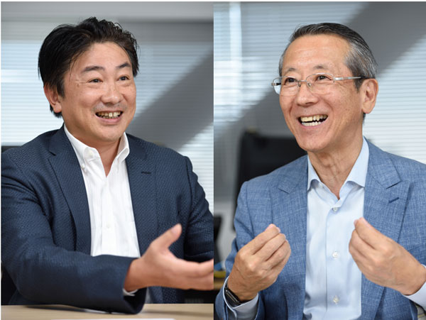 (左)株式会社デジタルシフトウェーブ 代表取締役社長 鈴木康弘氏(右)株式会社スカパー・カスタマーリレーションズ 代表取締役社長 出水啓一朗氏