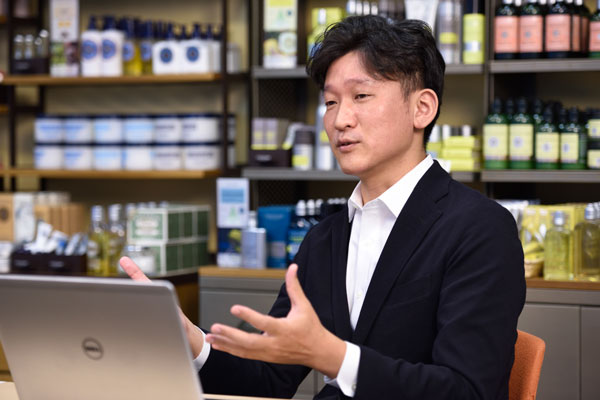 ロクシタンジャポン株式会社 デジタルマーケティング本部 本部長 吉屋智章氏