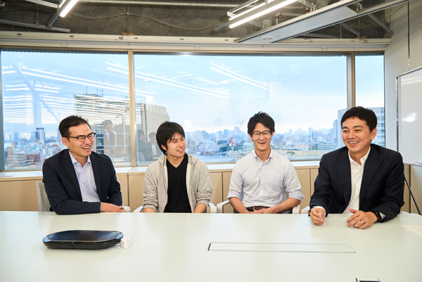 ロックオン 代表取締役社長 岩田進氏Sansan Sansan事業部 マーケティング部 副部長 菅原章太氏同部 新名庸生氏マルケト 代表取締役社長 福田康隆氏