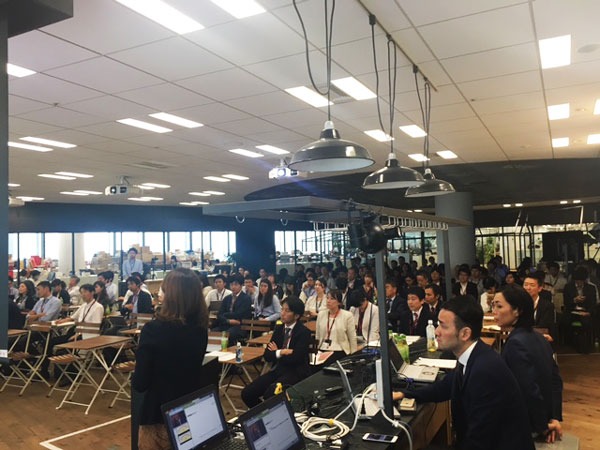 アスクル社内にあるラボでの勉強会の様子
