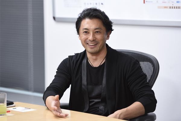 Instagrm日本事業責任者を務めたのち、日本ロレアルで“日本初のCDO”として活躍。現在はLDH JAPANのCDOを務める長瀬氏。
