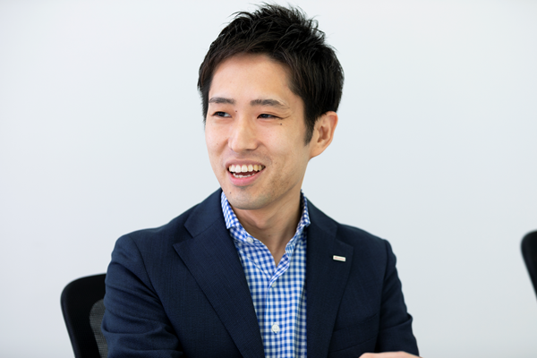 株式会社NTTドコモ コンシューマビジネス推進部 エージェントサービス 的場雄太氏