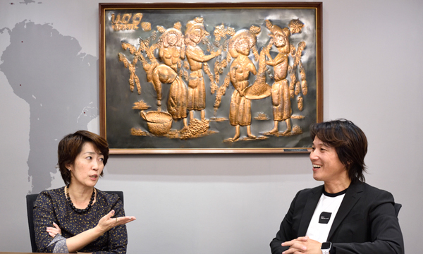 UCC上島珈琲株式会社 常務取締役 石谷桂子氏(写真左)スマートニュース株式会社 執行役員 マーケティング担当 西口一希氏(写真右)