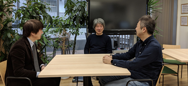 左:アタラ合同会社 シニアコンサルタント 鹿毛 比呂志さん/中央:アタラ合同会社 会長 佐藤 康夫さん/右:アタラ合同会社 CEO 杉原 剛さん