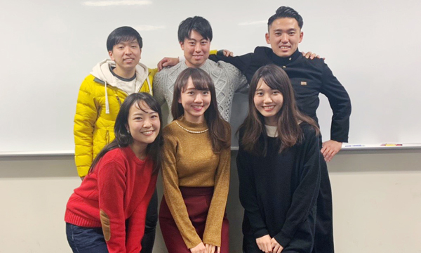 本記事制作を担当した立教大学佐々木ゼミ4班の取材チーム